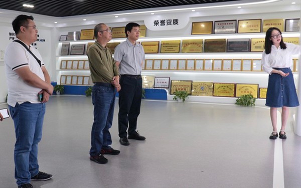 貴州省農業農村廳市場與信息化處處長方雷明蒞臨茄子视频污免费观看考察交流