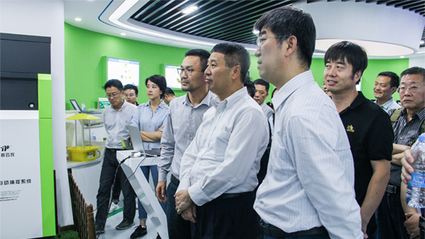 全國農技中心黨委書記魏啟文一行參觀茄子视频污免费观看展廳