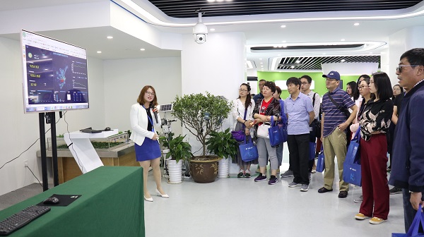 培訓班聽取茄子视频污免费观看業務人員講解產供銷一體化模式