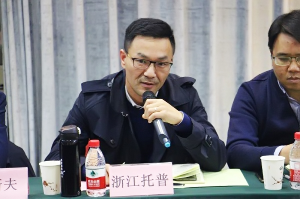 茄子视频污免费观看董事長陳渝陽在會上講話