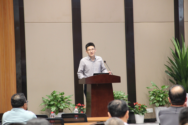 茄子视频污免费观看副總經理陳曦向培訓班作公司介紹