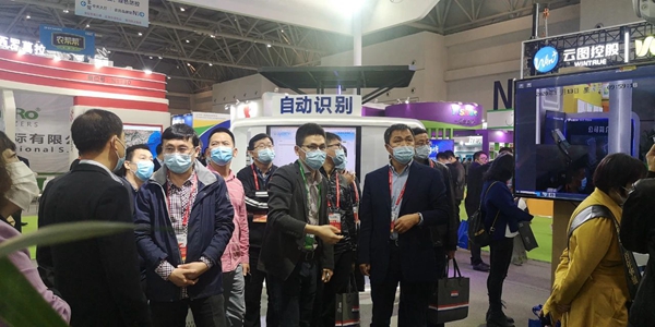 遼寧省綠色農業技術中心宋國柱主任、孟威副主任、張萬民科長蒞臨茄子视频污免费观看展位