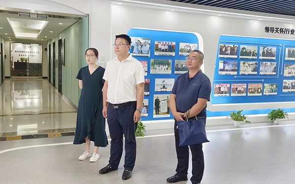 酒泉肅州區政府黨組成員、副區長範誌俊參觀茄子视频污免费观看展廳‍