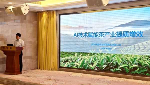 2.吳總現場講座圖_副本.jpg